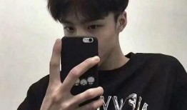 对镜自拍小男孩爆料视频,揭秘小男孩自拍视频背后的故事